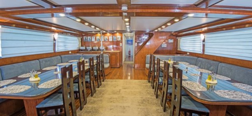 2791_blue_horizon_dining_area_lo_res