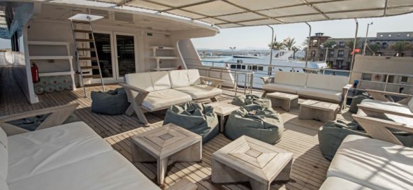 895_blue_horizon_shaded_outdoor_lounge_lo_res