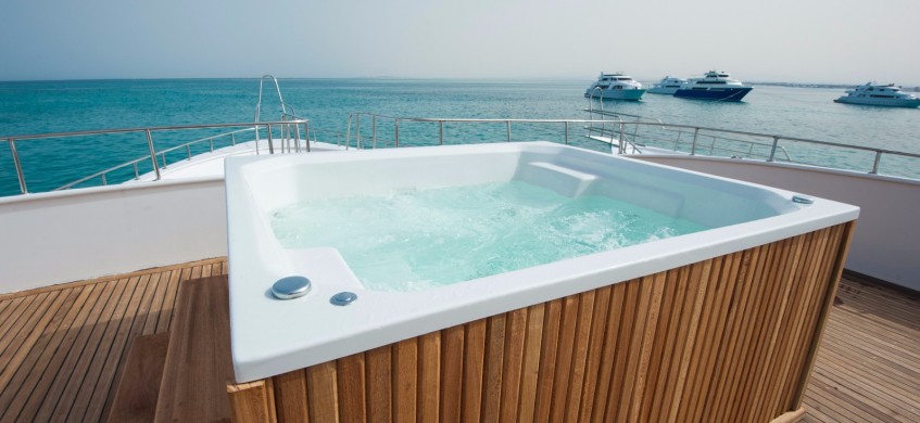 7560_rsm_jacuzzi_lo_res