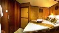 Emperor Raja Laut Double bed cabin