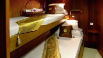 Emperor Raja Laut twin bed cabin